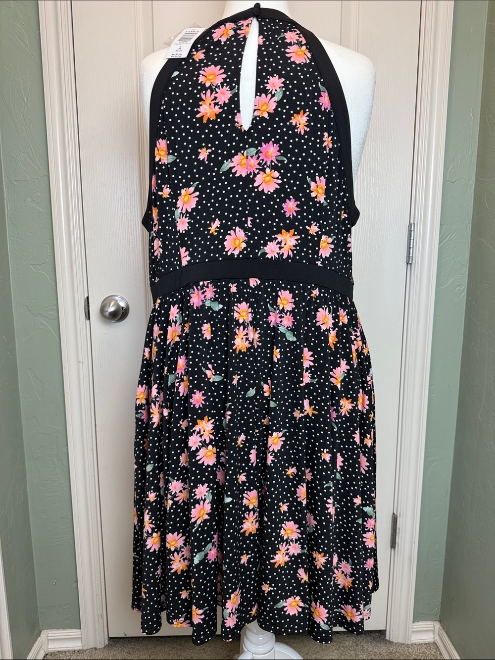 New Torrid Black Floral Halter Skater Dress sz 3X - Picture 3 of 6